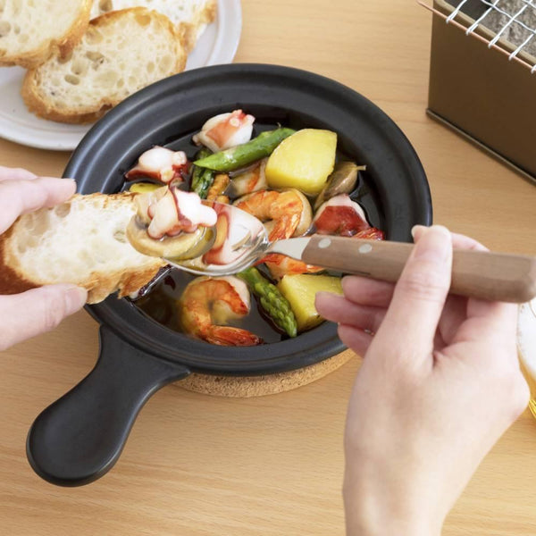 Aderia-Pottery-Smoker-Pan-With-Glass-Dome-Lid-and-Wood-Chips-4-2025-10-15T00:57:47.199Z.jpg
