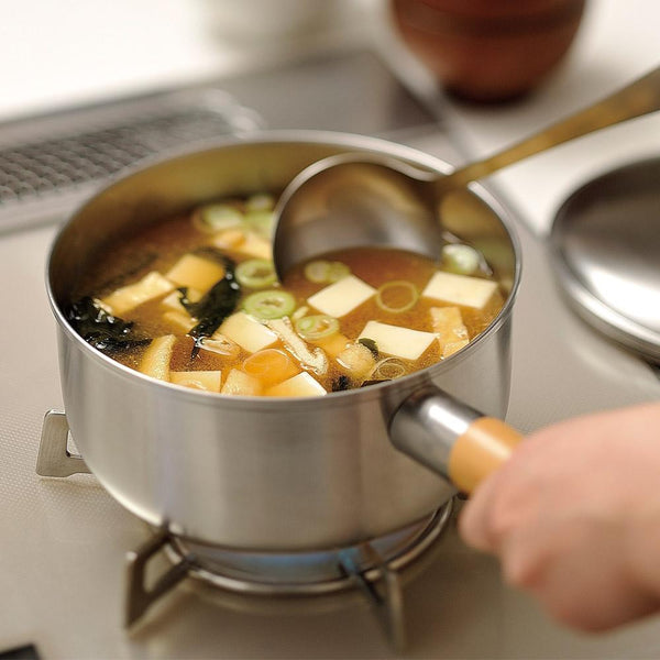 Chitose-Stylish-Wooden-Handle-Saucepan-With-Lid-IH-Compatible-2-2L-2-2025-08-19T07:53:56.981Z.jpg