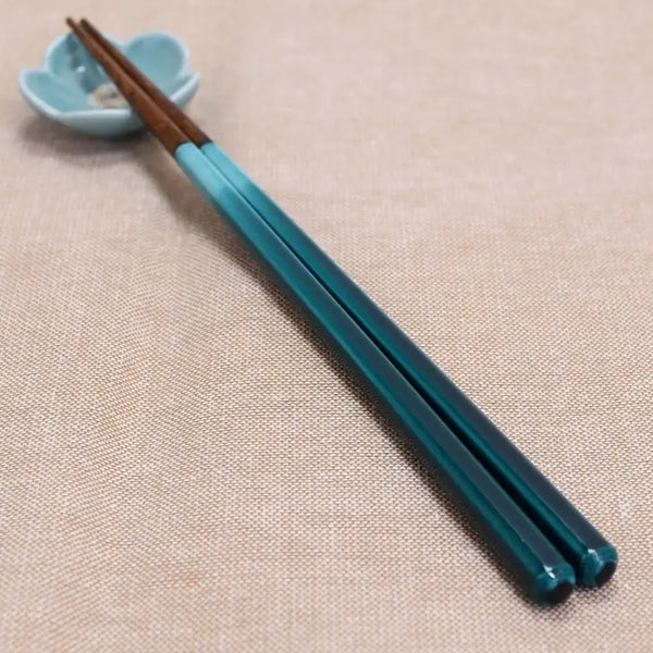 Colorful-Wooden-Chopsticks-Dishwasher-Safe-23cm-5-Pairs-in-Gift-Box-5-2026-04-08T08:08:45.178Z.webp