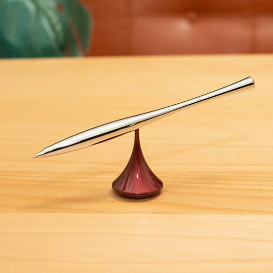 Delight-Labo-Metal-Float-Unique-Floating-Spinning-Pen-And-Pen-Holder-2-2025-09-03T02:13:57.382Z.png