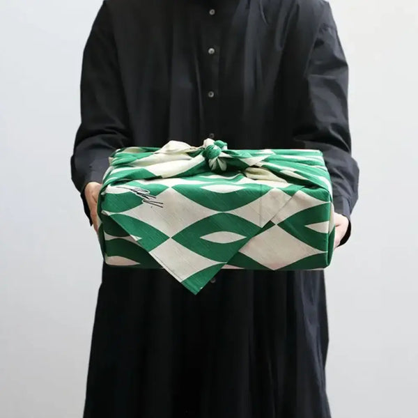 Furoshiki-Green-and-White-Pattern-Designed-Cotton-Wrapping-Cloth-90cm-2-2026-04-15T06:37:07.647Z.webp
