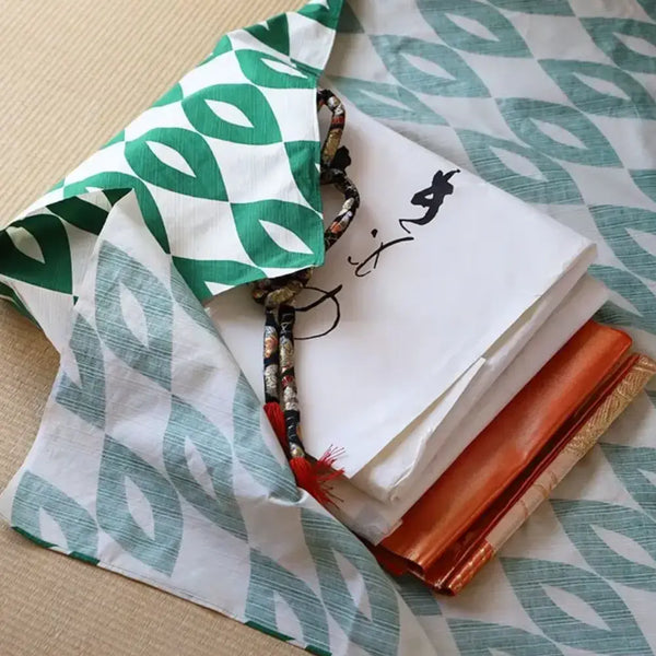 Furoshiki-Green-and-White-Pattern-Designed-Cotton-Wrapping-Cloth-90cm-4-2026-04-15T06:37:07.648Z.webp