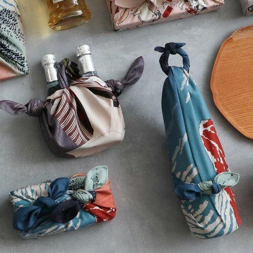 Furoshiki-Red-Fuji-Ukiyo-e-Art-Cotton-Wrapping-Cloth-48x48cm-5-2025-04-17T00:59:55.725Z.jpg