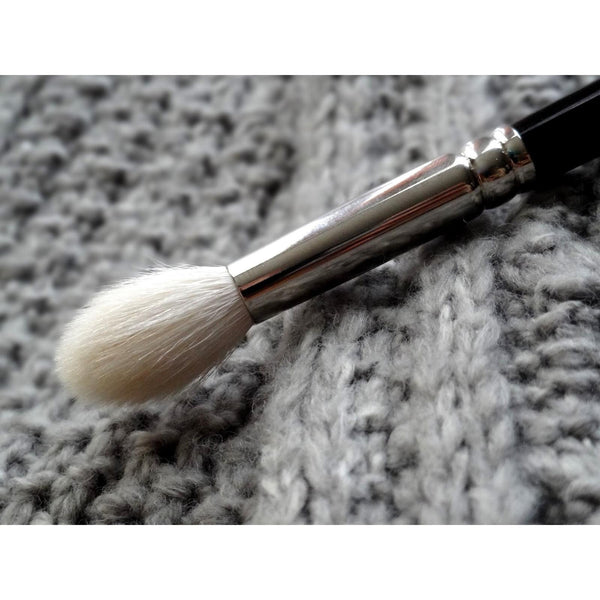 Hakuhodo-Japanese-Makeup-Brush-for-Eyeshadow-J5522-3-2025-08-20T02:05:20.184Z.jpg