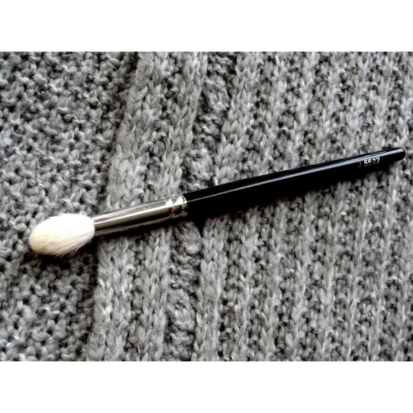 Hakuhodo-Japanese-Makeup-Brush-for-Eyeshadow-J5522-4-2025-08-20T02:05:20.184Z.jpg