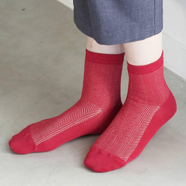 Herringbone-Pattern-Socks-Red-Absorbent-Washi-Paper-Fabric--24-5cm-2-2025-10-01T06:40:32.414Z.jpg
