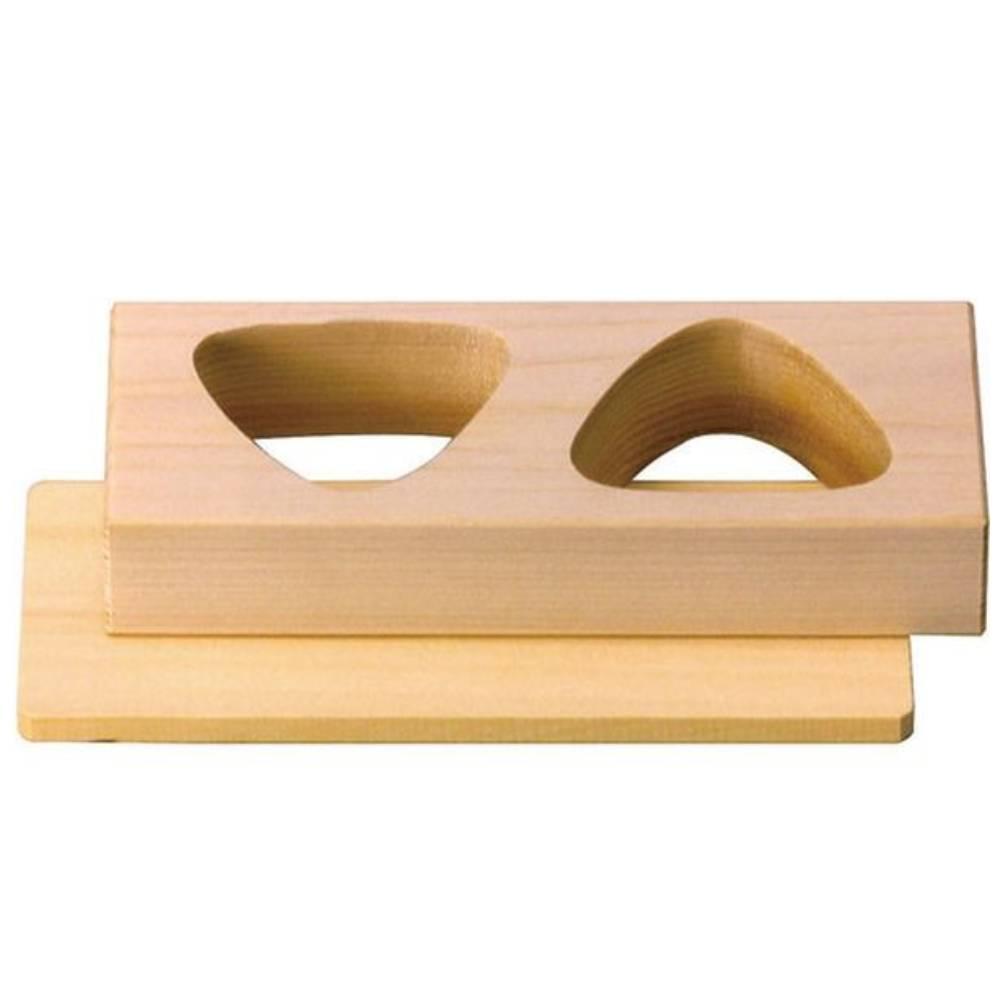 Hinoki-Onigiri-Mold-Handcrafter-Wooden-Rice-Ball-Shaper-17cm-1-2025-06-16T09:34:09.552Z.jpg