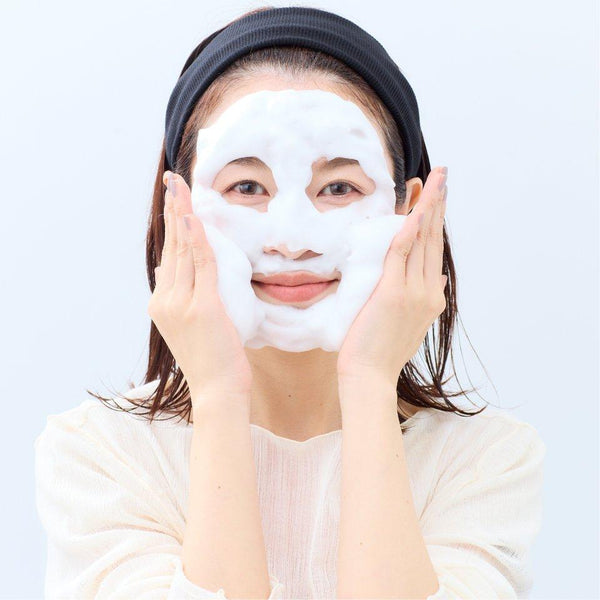 Kanebo-Comfort-Stretchy-Wash-Moisturizing-Facial-Cleanser-130g-7-2025-04-28T01:47:25.705Z.jpg