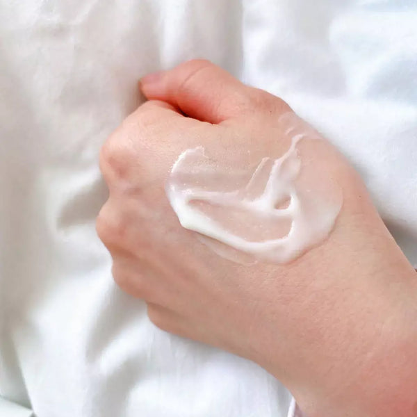 Kao-Biore-UV-Aqua-Rich-Watery-Essence-SPF50+-PA++++-70g-3-2025-02-09T23:11:57.727Z.webp