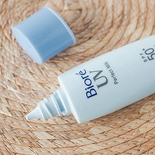 Kao-Biore-UV-Sarasara-Perfect-Milk-Sunscreen-SPF50+-PA++++-40ml-5-2024-08-14T05:07:22.913Z.jpg