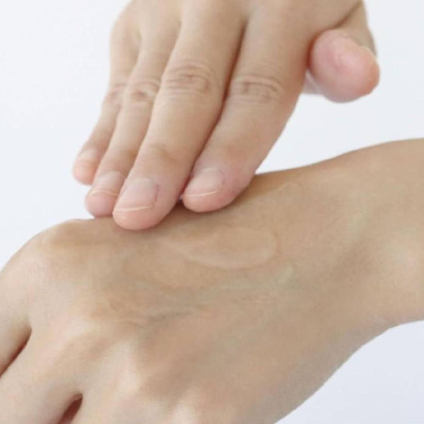 Kinuya-Silk-Hand-Cream-With-Essential-Oil-Rose-and-Sandalwood-50g-2-2025-10-01T04:43:25.866Z.jpg