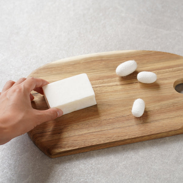 Kinuya-Silk-Soap-Moisturizing-Beauty-Soap-Bar-With-Silk-Powder-100g-3-2026-02-18T23:43:09.999Z.jpg