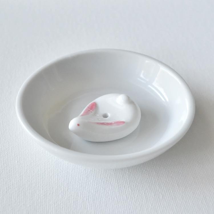 Kousaido-Ceramic-Incense-Burner-Rabbit-Shaped-Incense-Holder-and-Plate-1-2024-12-30T07:51:12.667Z.jpg