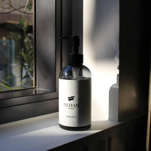 Nehan-Tokyo-Premium-Essential-Oil-Hand-Soap-Woody-Scent-240ml-4-2025-09-02T04:42:37.086Z.jpg