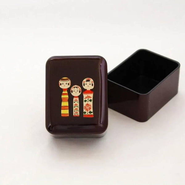 Red-Lacquered-Small-Case-Kokeshi-Wooden-Dolls-Design-1-2026-01-23T08:19:50.479Z.jpg