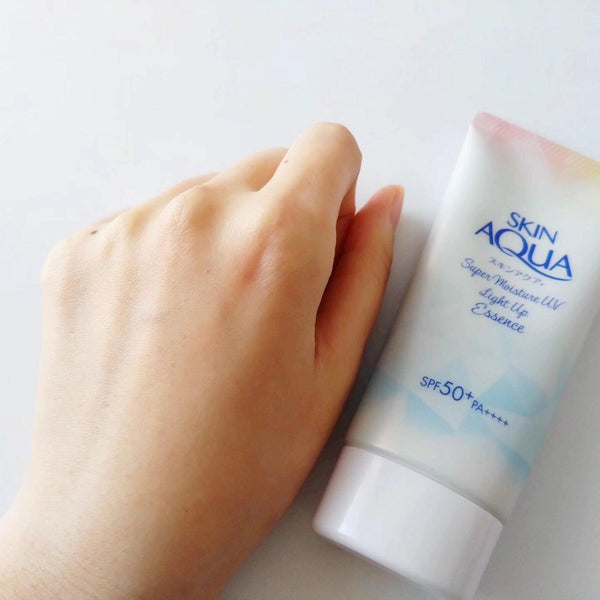 Skin-Aqua-Super-Moisture-UV-Light-Up-Essence-Sunscreen-SPF-50+-70g-4-2025-05-02T02:57:33.506Z.jpg