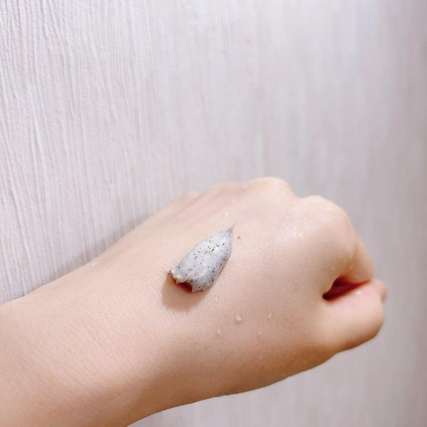 Suisai-Beauty-Clear-Black-Scrub-Wash-Clay-Charcoal-Pore-Cleanser-130g-2-2025-08-04T03:13:43.450Z.jpg