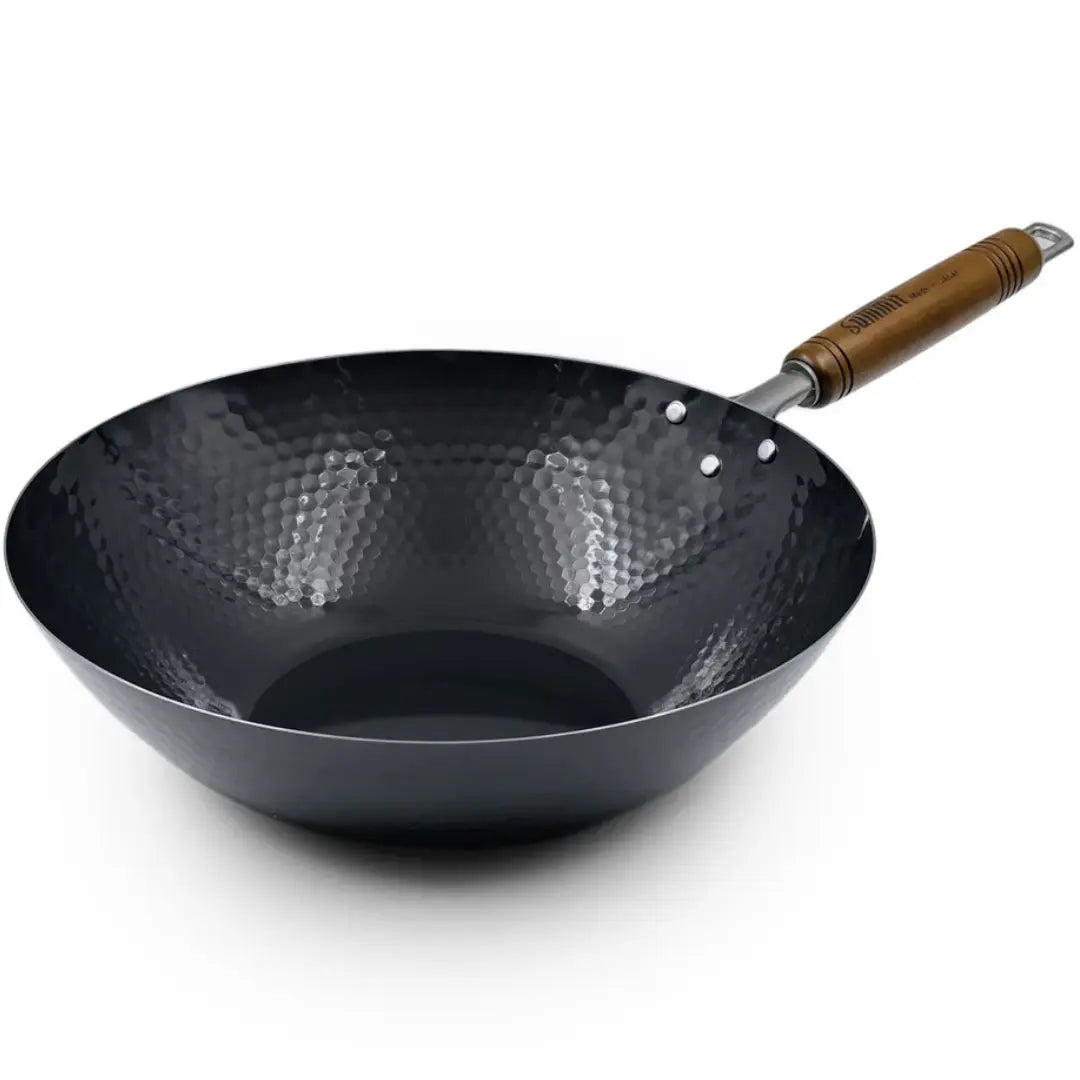 Wok de Pékin en fer martelé au diamant Summit avec manche en bois