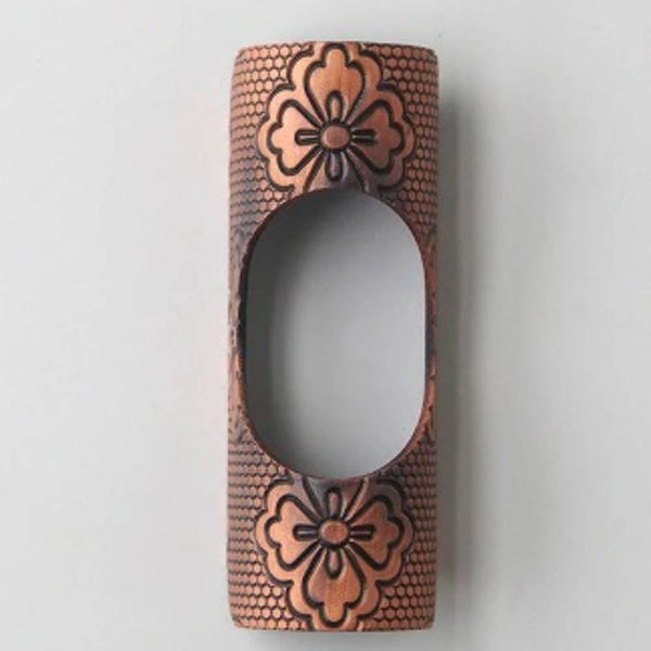 Tanabe-Elegant-Bronze-Chopstick-Rest-With-Traditional-Pattern-3-2025-06-06T08:07:56.716Z.jpg