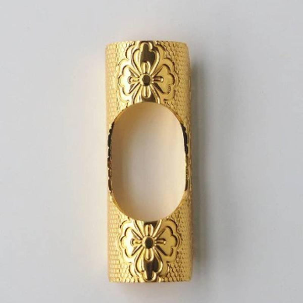 Tanabe-Elegant-Gold-Chopstick-Rest-With-Traditional-Pattern-4-2025-06-06T08:18:23.182Z.jpg