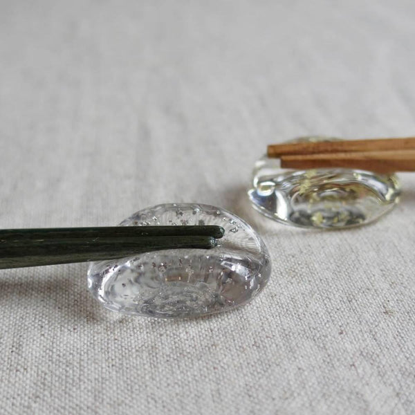 Aderia-Handmade-Glass-and-Platinum-Foil-Chopsticks-Rest-2-2025-09-18T07:19:18.693Z.jpg