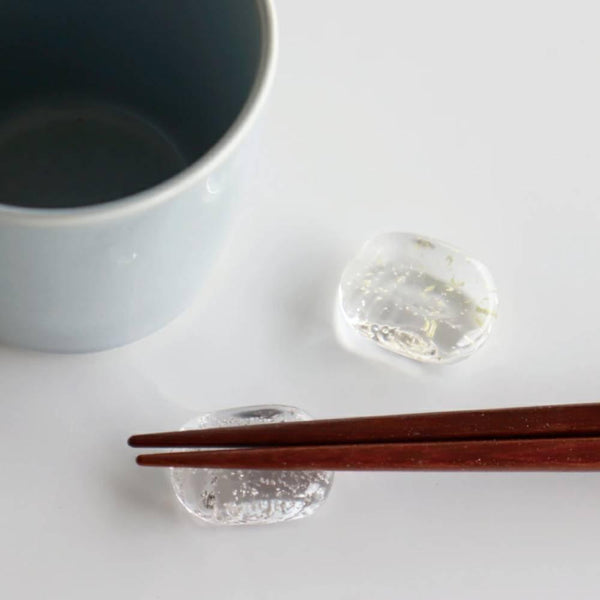 Aderia-Handmade-Glass-and-Platinum-Foil-Chopsticks-Rest-3-2025-09-18T07:19:18.690Z.jpg