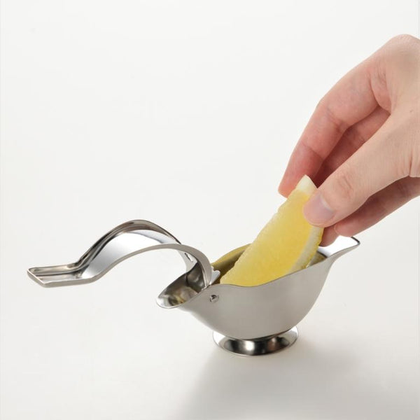 Akagawa-Bird-Shaped-Lemon-Juicer-Stainless-Steel-Citrus-Squeezer-and-Pourer-2-2025-04-17T02:40:29.982Z.jpg