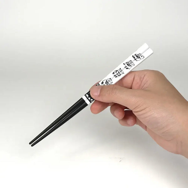 Children-s-Chopsticks-Non-Slip-Dishwasher-Safe-Panda-Design-18cm-2-2026-04-08T07:35:04.558Z.webp