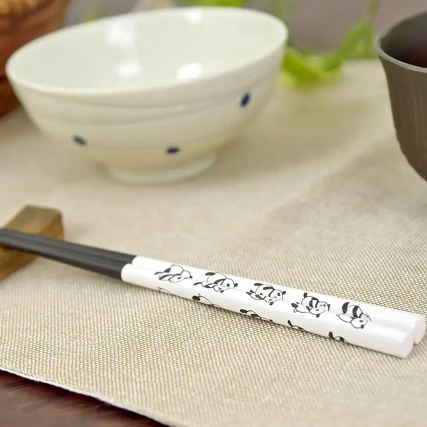 Children-s-Chopsticks-Non-Slip-Dishwasher-Safe-Panda-Design-18cm-3-2026-04-08T07:35:04.559Z.webp