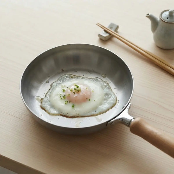 Poêle à Frire en Fer Chitose avec Manche en Bois Compatible Induction 18cm