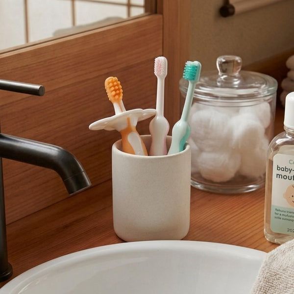 Combi-Teteo-Baby-Toothbrush-Set-Gentle-Oral-Care-0+-Months-5-2026-06-12T03:12:44.877Z.jpg