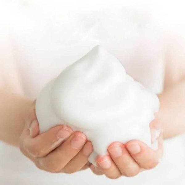 Dove-Premium-Moisture-Care-Foaming-Body-Wash-470g-3-2025-08-27T09:11:22.837Z.jpg