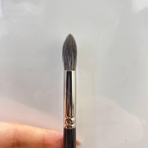 Hakuhodo-Japanese-Makeup-Brush-for-Eyeshadow-G5522-3-2025-08-26T07:29:23.973Z.jpg