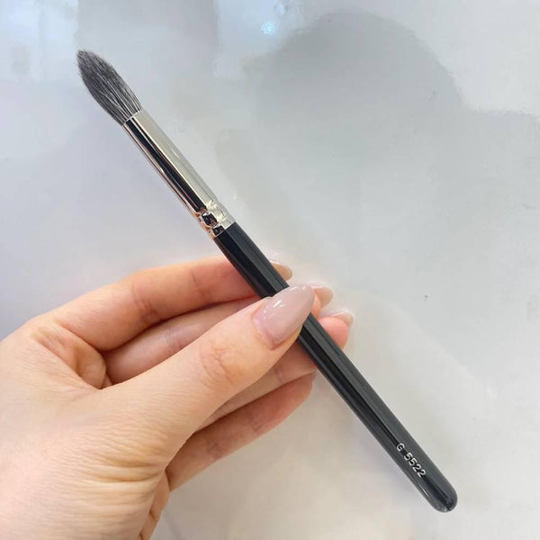 Hakuhodo-Japanese-Makeup-Brush-for-Eyeshadow-G5522-4-2025-08-26T07:29:23.975Z.jpg