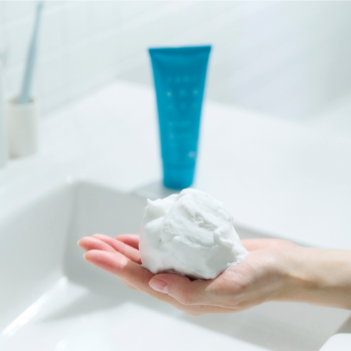 Hakutsuru-Moisturizing-Japanese-Sake-Lees-and-Mud-Face-Wash-100g-4-2025-08-22T02:14:06.146Z.png