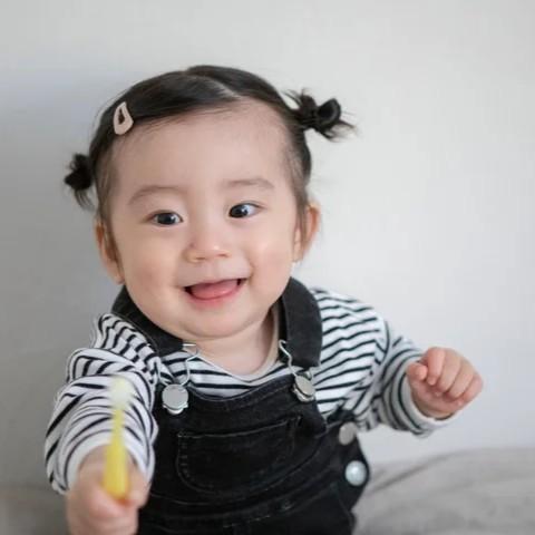 Hapico-Step-1-Baby-Toothbrush-Easy-360-Degree-First-Tooth-Brush-Yellow-3-2025-08-15T07:48:22.535Z.jpg
