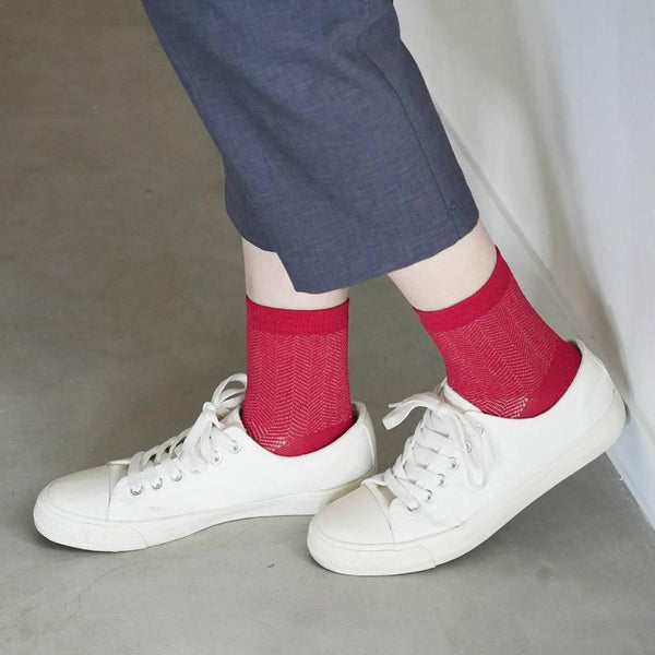 Herringbone-Pattern-Socks-Red-Absorbent-Washi-Paper-Fabric--24-5cm-3-2025-10-01T06:40:32.414Z.jpg