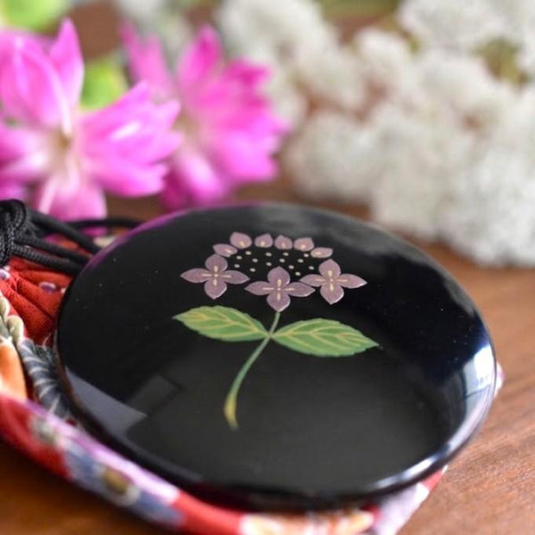 Miroir à main compact Isuke Miroir en laque à motif hortensia avec sac