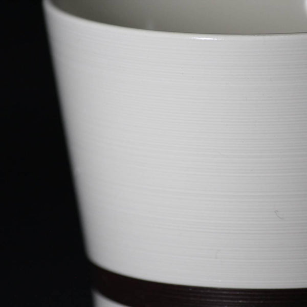 Isuke-Drinking-Cup-Brushed-Gold-Design-Resin-Tumbler-2-2025-08-21T02:11:03.605Z.jpg