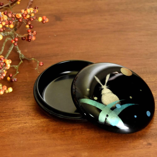 Isuke-Japanese-Lacquered-Jewelry-Case-Moon-and-Rabbit-3-2025-08-26T09:14:50.391Z.jpg