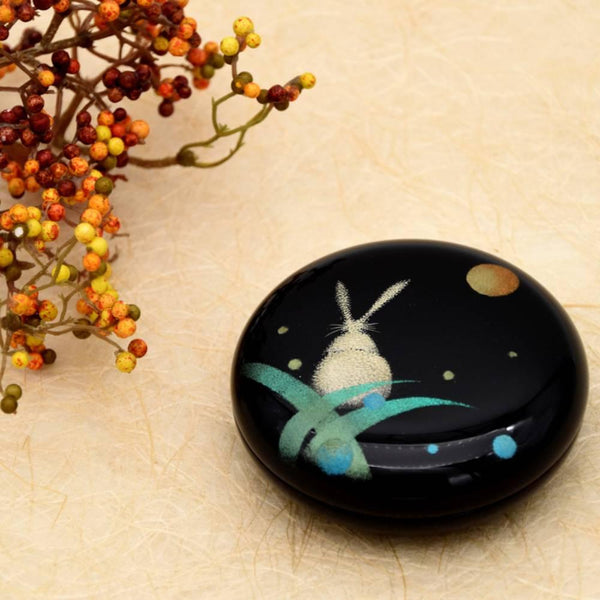 Isuke-Japanese-Lacquered-Jewelry-Case-Moon-and-Rabbit-4-2025-08-26T09:14:50.389Z.jpg