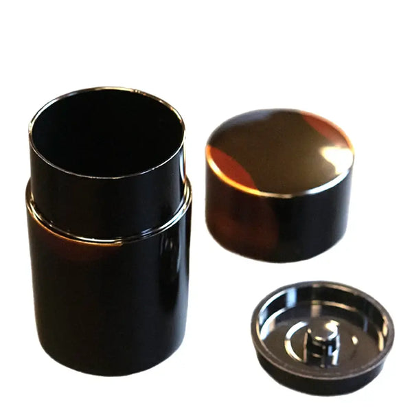 Isuke-Japanese-Lacquered-Tea-Caddy-Sandalwood-Design-Canister-4-2026-03-12T07:24:04.093Z.webp