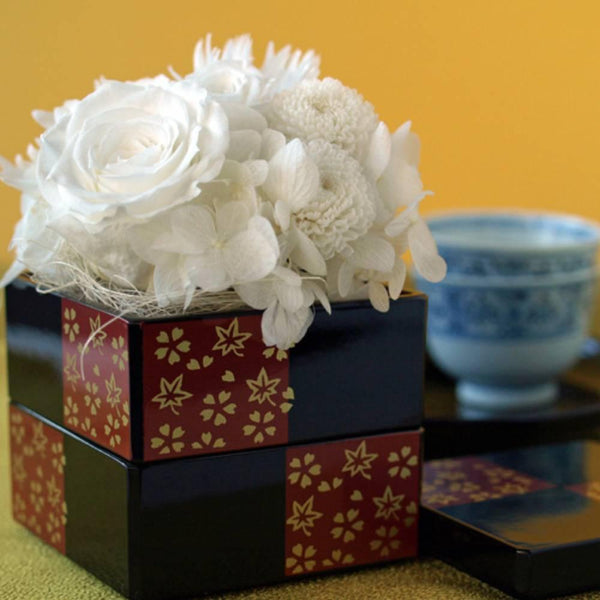Isuke-Mini-Jubako-Japanese-Tiered-Box-Lacquered-Wooden-Box-5-2025-08-14T07:12:30.650Z.jpg