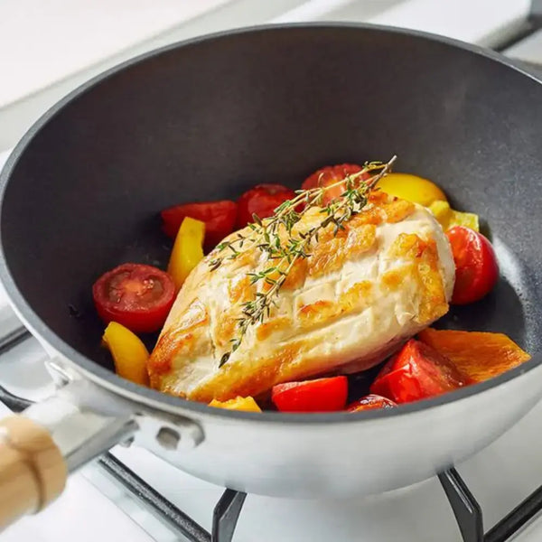 Itaru-Multi-Purpose-Aluminum-Deep-Pan-With-Lid-Induction-Safe-22cm-2-2026-03-23T08:37:17.541Z.webp