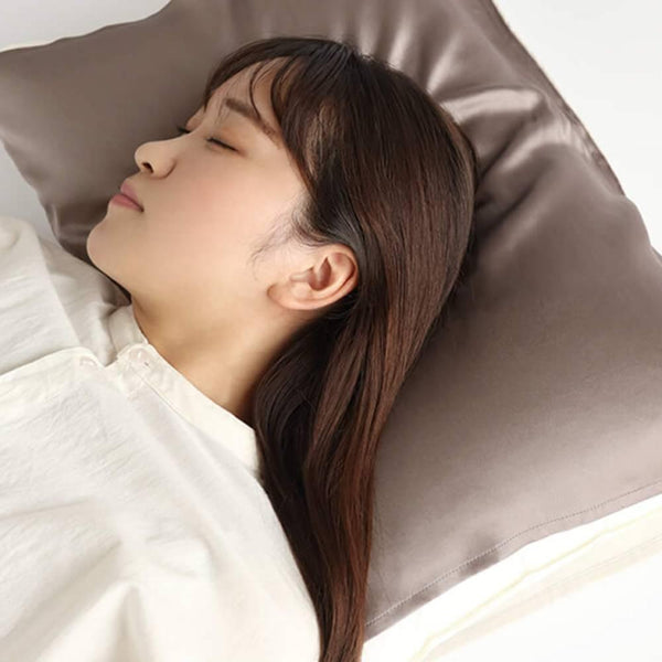 Kinuya-Gentle-Silk-Pillowcase-For-Hair-Protection-Brown-45-x-55cm-2-2025-09-30T03:40:28.645Z.jpg
