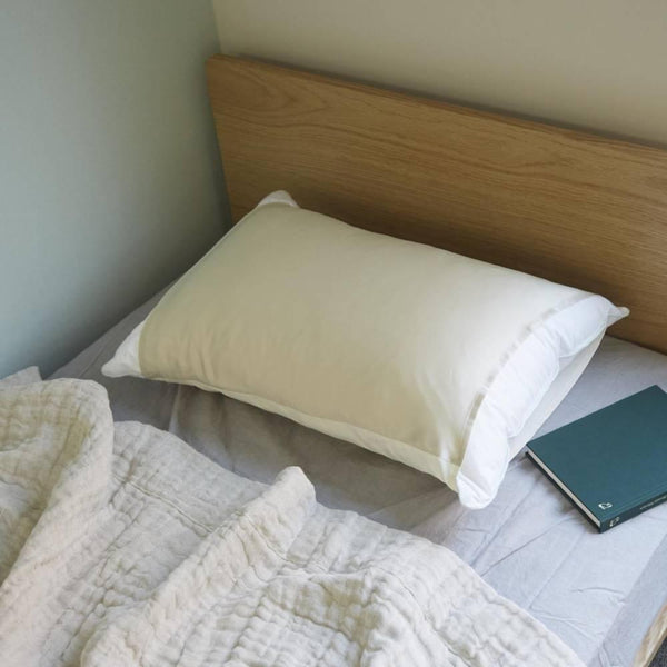 Kinuya-Gentle-Silk-Pillowcase-For-Hair-Protection-Off-White-45-x-55cm-3-2025-09-30T03:50:32.119Z.jpg
