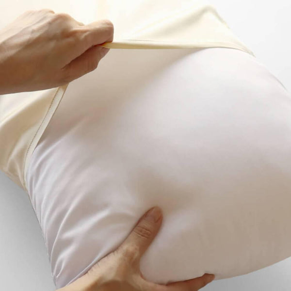 Kinuya-Gentle-Silk-Pillowcase-For-Hair-Protection-Off-White-45-x-55cm-4-2025-09-30T03:50:32.119Z.jpg