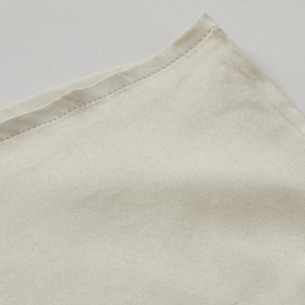 Kinuya-Gentle-Silk-Pillowcase-For-Hair-Protection-Off-White-45-x-55cm-5-2025-09-30T03:50:32.119Z.jpg