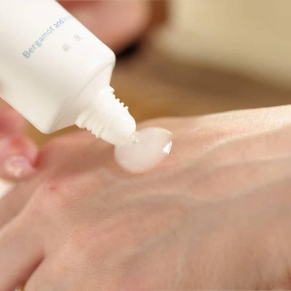 Kinuya-Silk-Hand-Cream-With-Essential-Oil-Bergamot-and-Herb-50g-2-2025-10-01T04:43:25.880Z.jpg