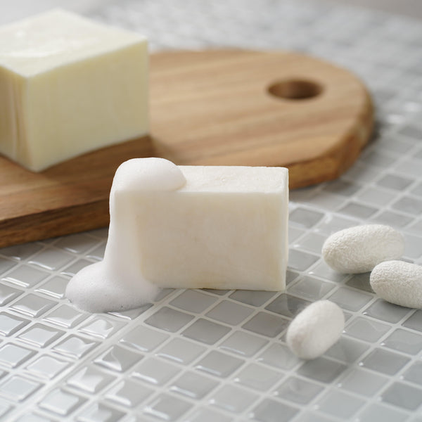 Kinuya-Silk-Soap-Moisturizing-Beauty-Soap-Bar-With-Silk-Powder-100g-2-2026-02-18T23:43:09.999Z.jpg